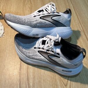 Brooks- Glycerin StealthFit 21 Size 8 White/Grey/Black